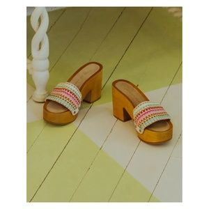 Veronica Beard Hannalee Clogs in Snow